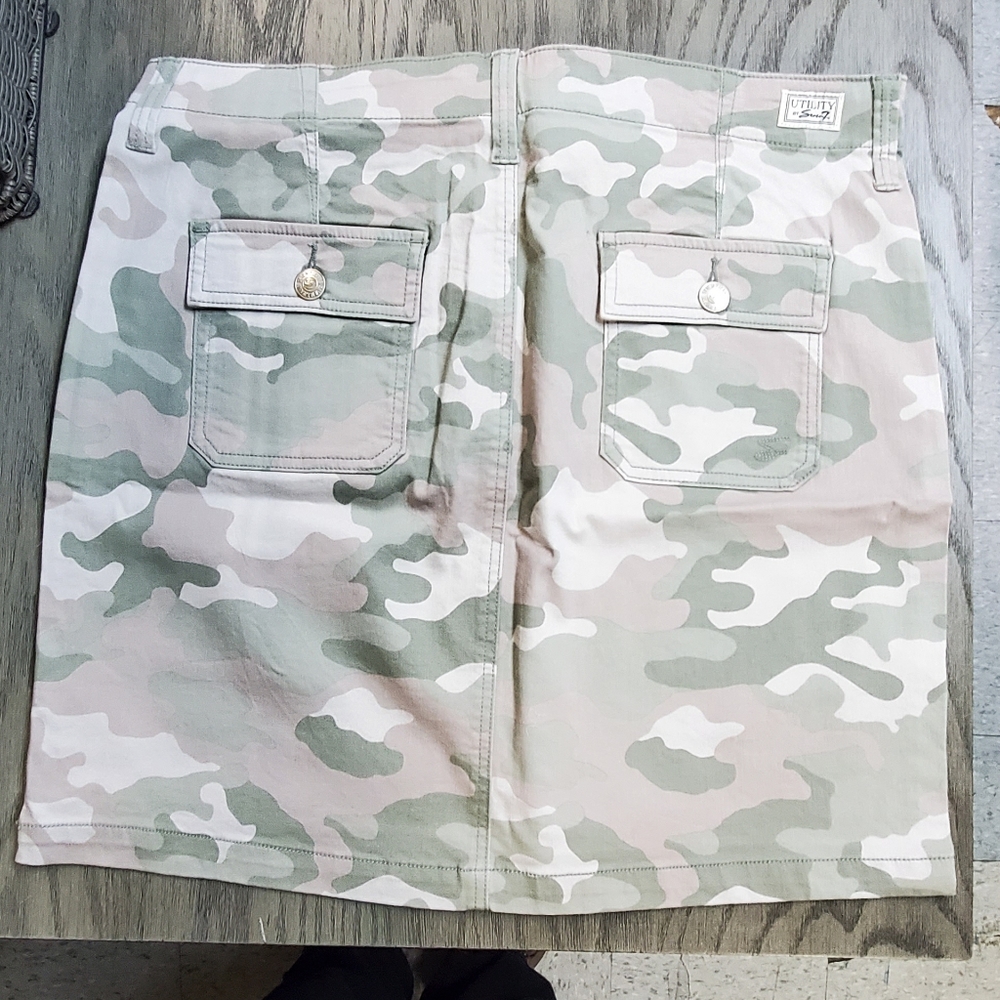 clothes - Picture 2 of 4